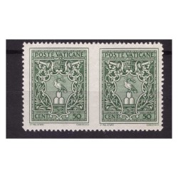 VATICANO 1945 - MEDAGLIONCINI  c. 50  COPPIA   NON   DENTELLATA  IN MEZZO   **
